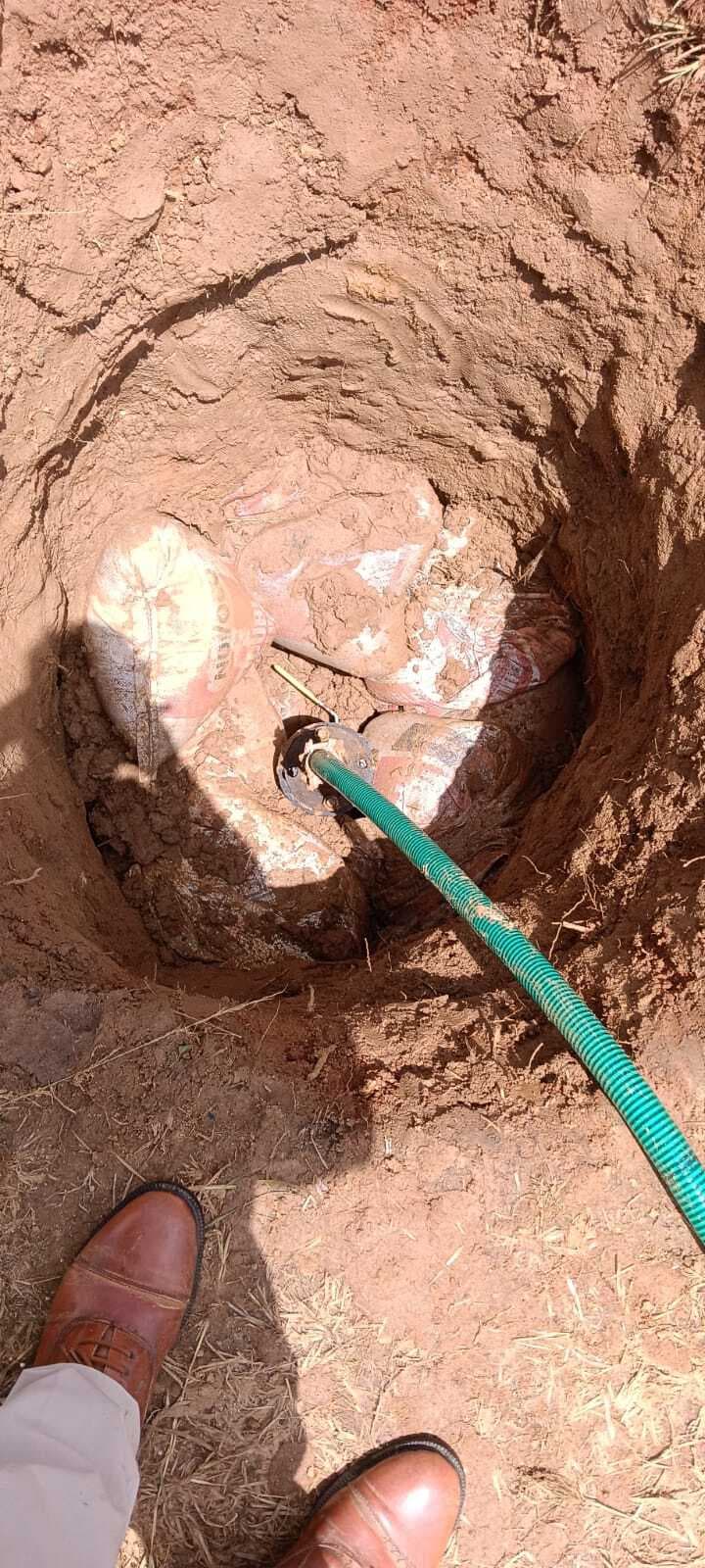 Deoghar News : हल्दिया-बरौनी पाइपलाइन से क्रूड ऑयल चोरी का प्रयास, आरोपी फरार, ट्रक व उपकरण बरामद