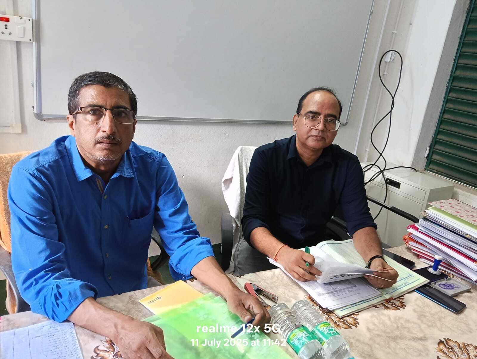 ऑडिट टीम ने की विद्यालय अनुदान राशि की जांच