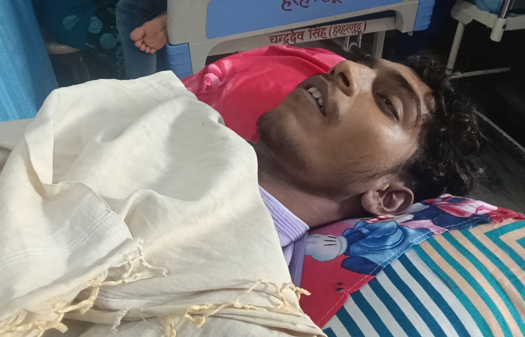 Jamshedpur news. बागबेड़ा : मोबाइल की लत ने युवक की ले ली जान