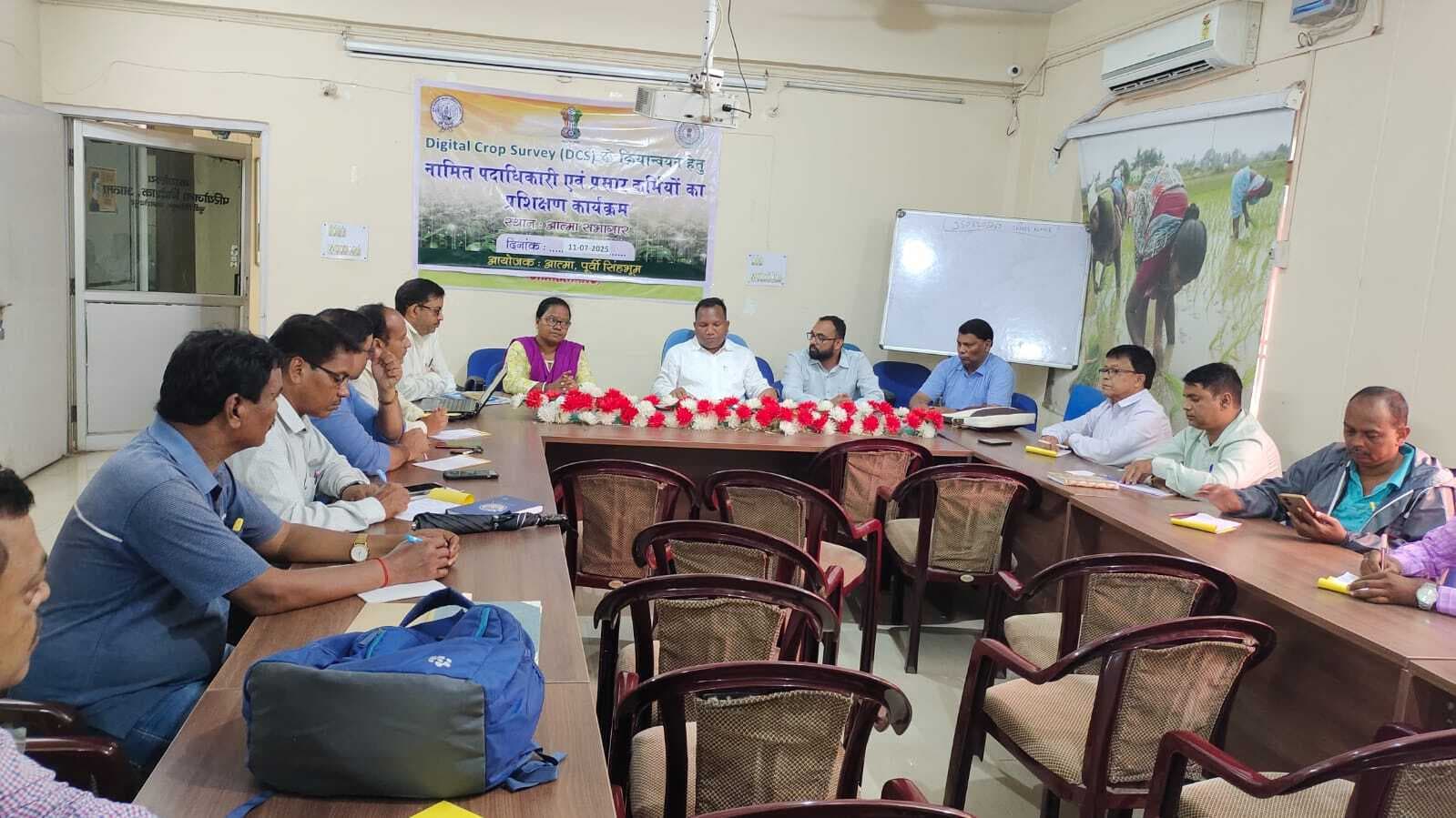 Jamshedpur news. जिले में होगा डिजिटल क्रॉप सर्वे, दी गयी ट्रेनिंग