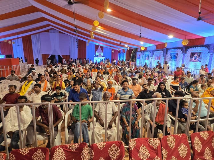 Deoghar News : कथा से दूर होती है हर मन की व्यथा : छोटे सरकार