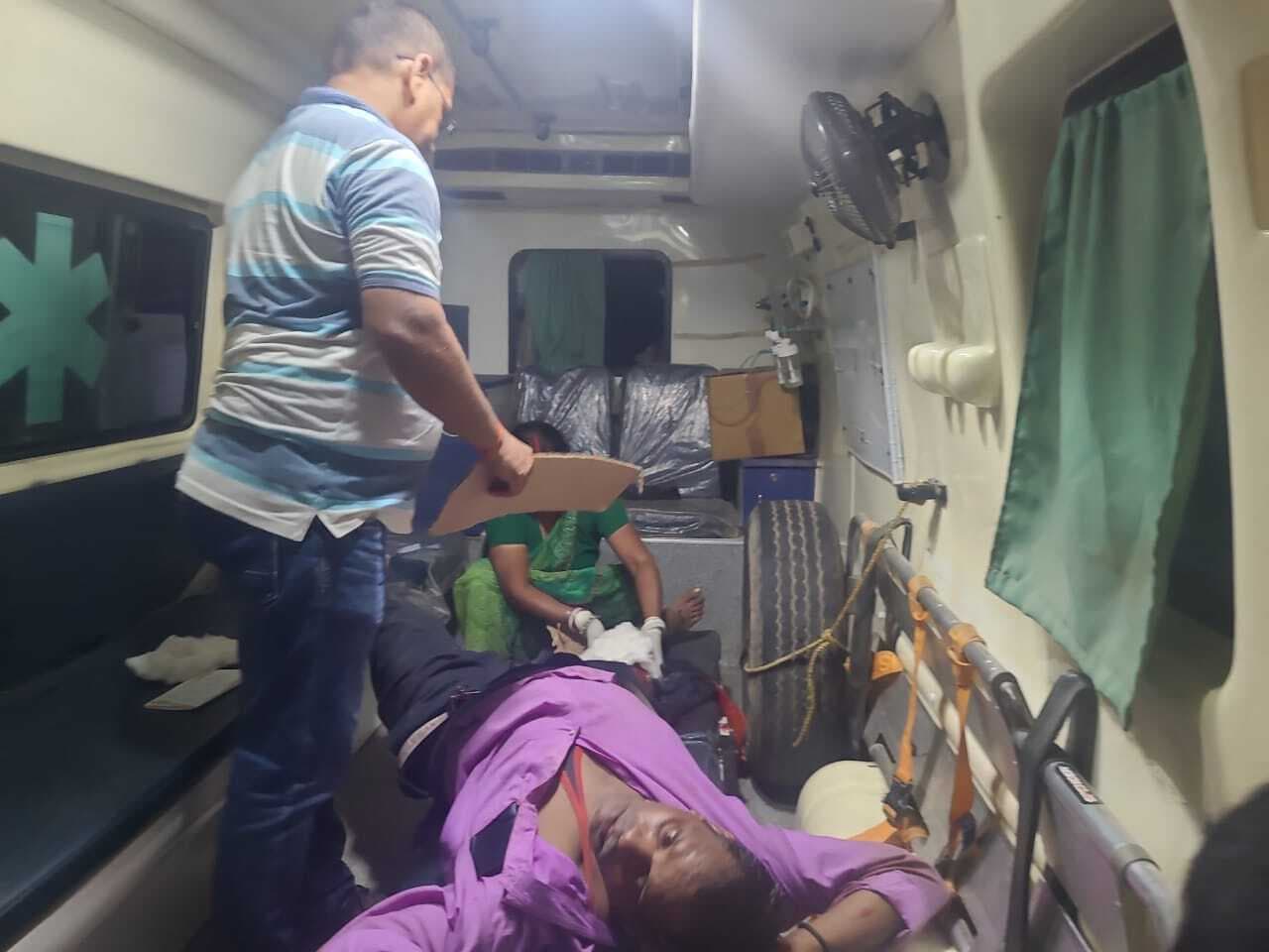 सड़क दुर्घटना में बाइक चालक समेत तीन घायल