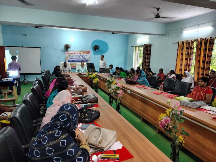 बीएलओ अपने कर्तव्यों व दायित्वों का सही रूप से करें निर्वाहन : बीडीओ