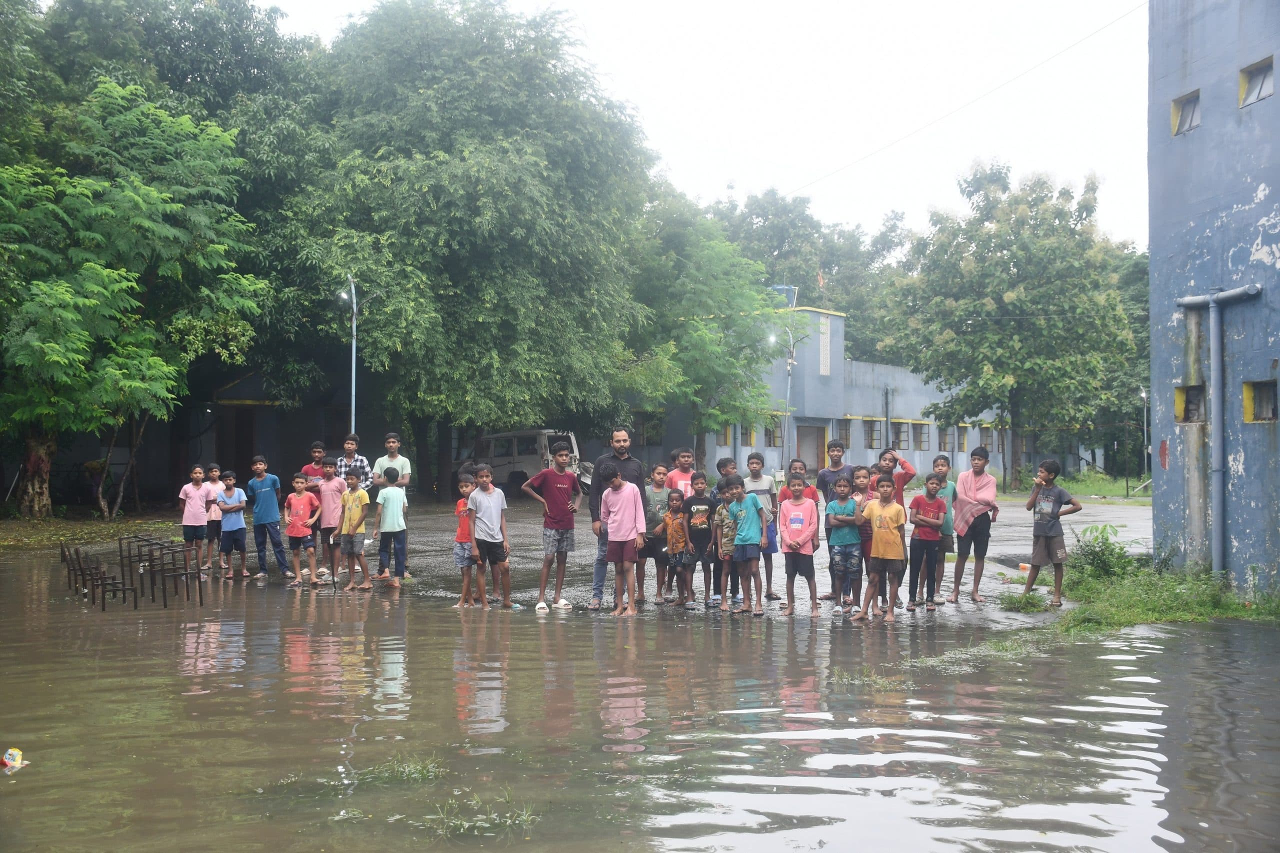 Bokaro News : बरसात शुरू होते ही टापू में तब्दील हो जाता है सुभाष चंद्र बोस सरकारी आवासीय विद्यालय