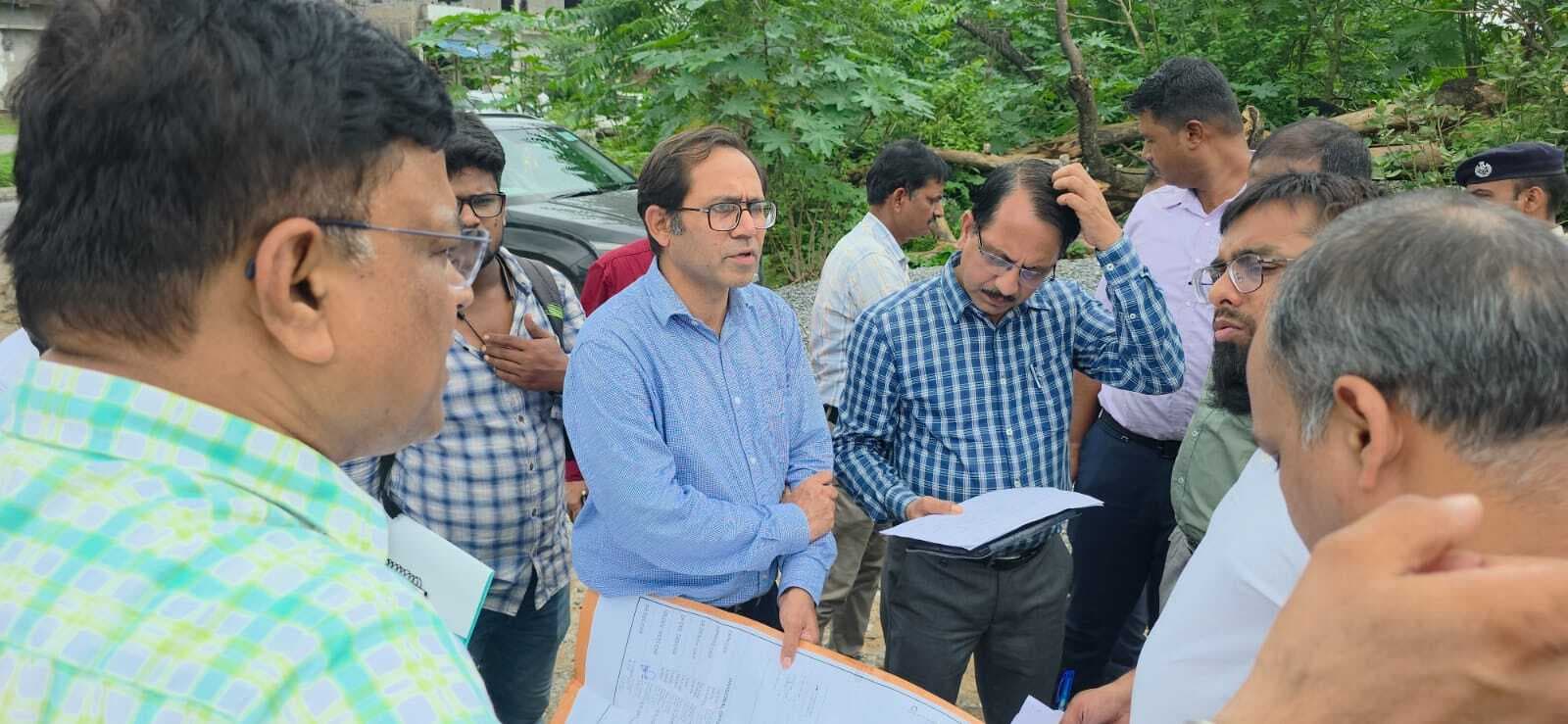 Chaibasa News : डीआरएम ने राजगांगपुर स्टेशन का किया निरीक्षण, सुनीं लोगों की समस्याएं