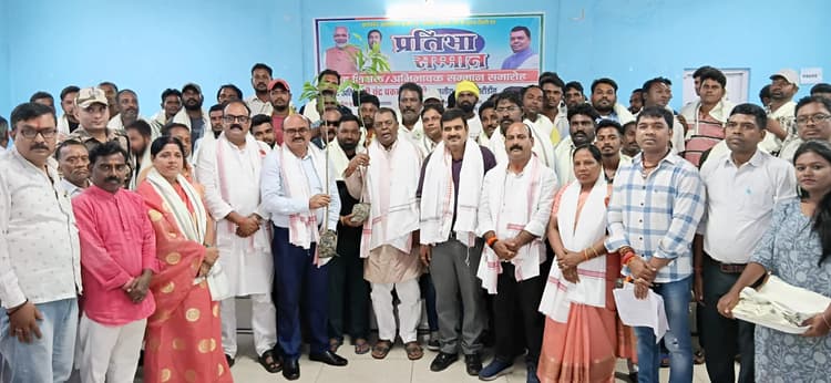 Bokaro News : प्रतिभाशाली बच्चों को किया गया सम्मानित