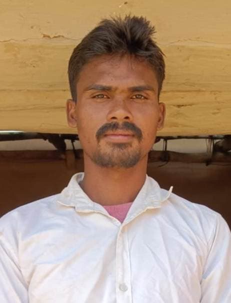 झरही नदी की तेज धार में बह गया काउजवे पुल का पहुंच पथ, लंगूराही का रास्ता बंद