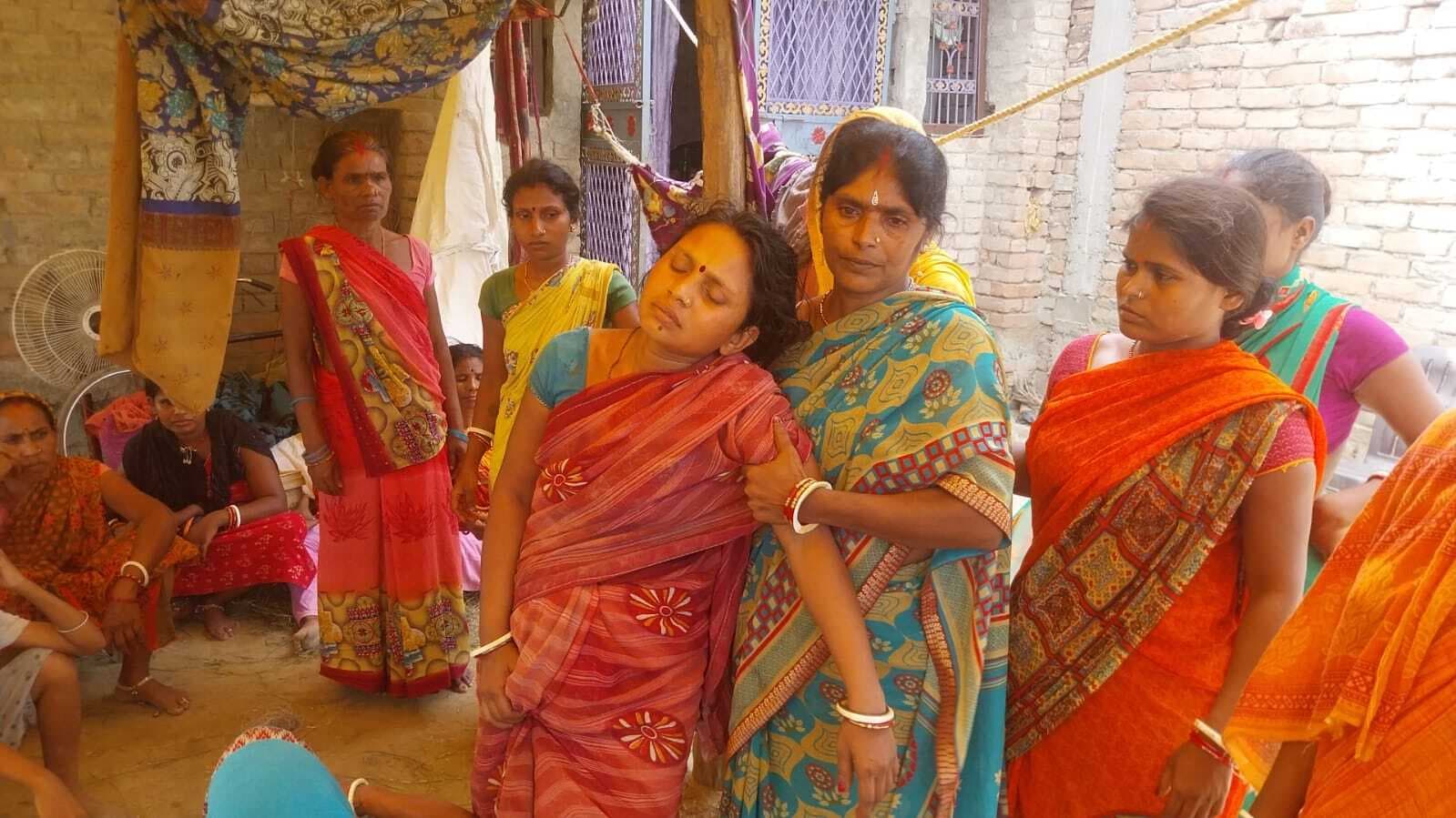 hajipur news. नहाने के दौरान चापाकल में प्रवाहित करेंट के संपर्क में आने से किशोरी की मौत