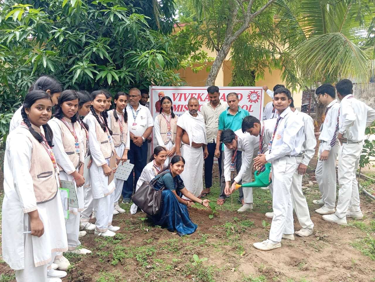 प्रकृति का दोहन कर अपने सर्वनाश को कर रहे आमंत्रित : डॉ शंभू