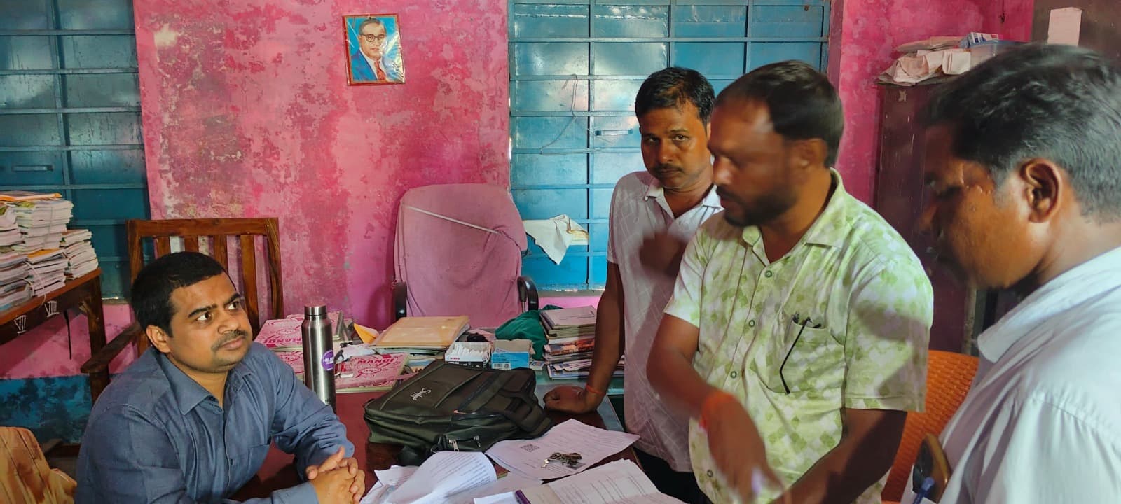 डीएम ने छातापुर विस के पंचायतों में विशेष गहन पुनरीक्षण कार्य का किया निरीक्षण