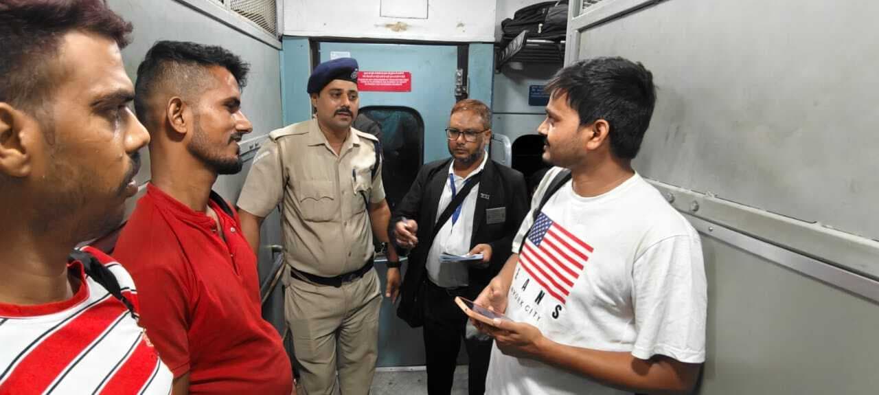 एडीआरएम ने किया निरीक्षण, गंगा-दामोदर से 114 यात्री बेटिकट धराये