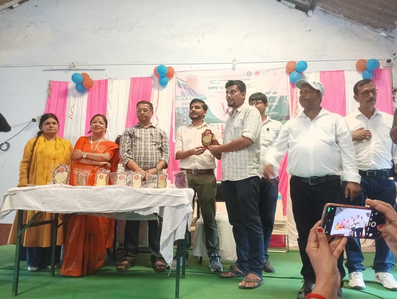 मशाल प्रतियोगिता में विभिन्न विद्यालय के छात्र-छात्राओं ने दिखाया दम