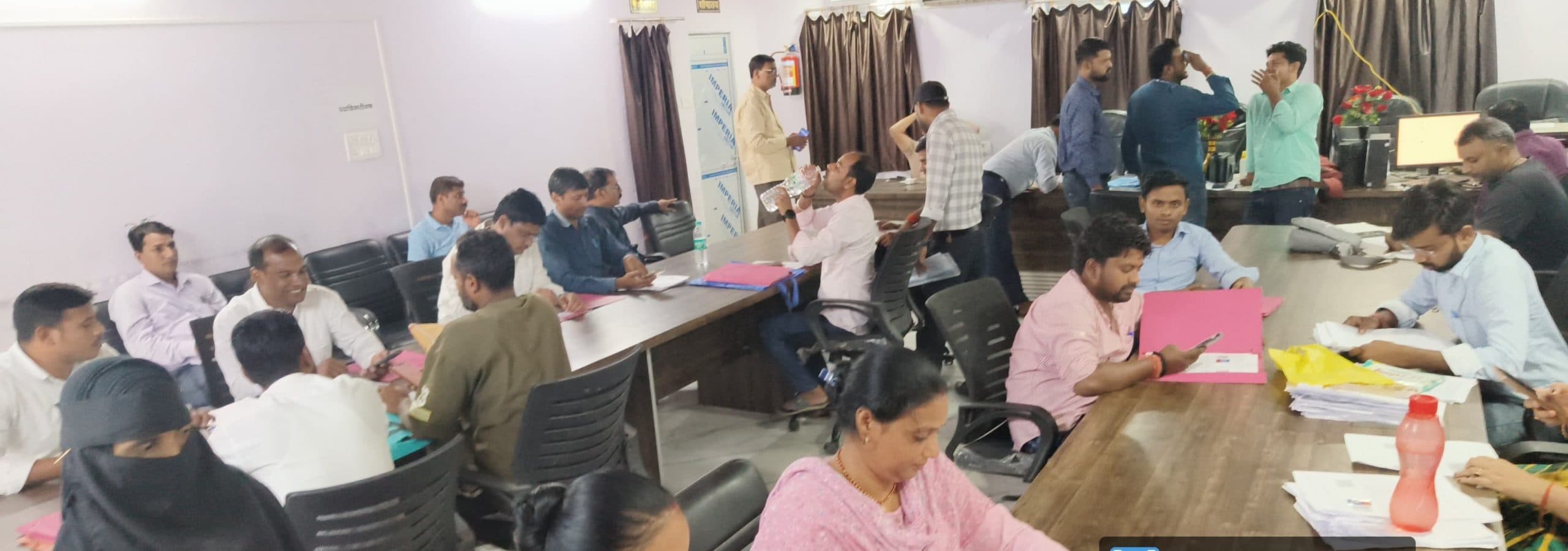 Samastipur News:शिक्षक बीएलओ ड्यूटी निभाने में व्यस्त, उधर स्कूलों में पढ़ाई चौपट