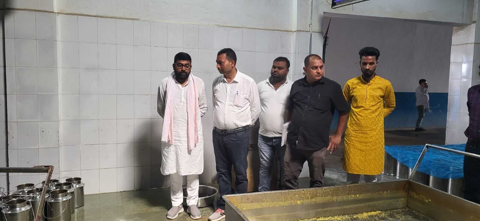 खाद्य आयोग के अध्यक्ष ने एमडीएम किचन सेंटर का लिया जायजा