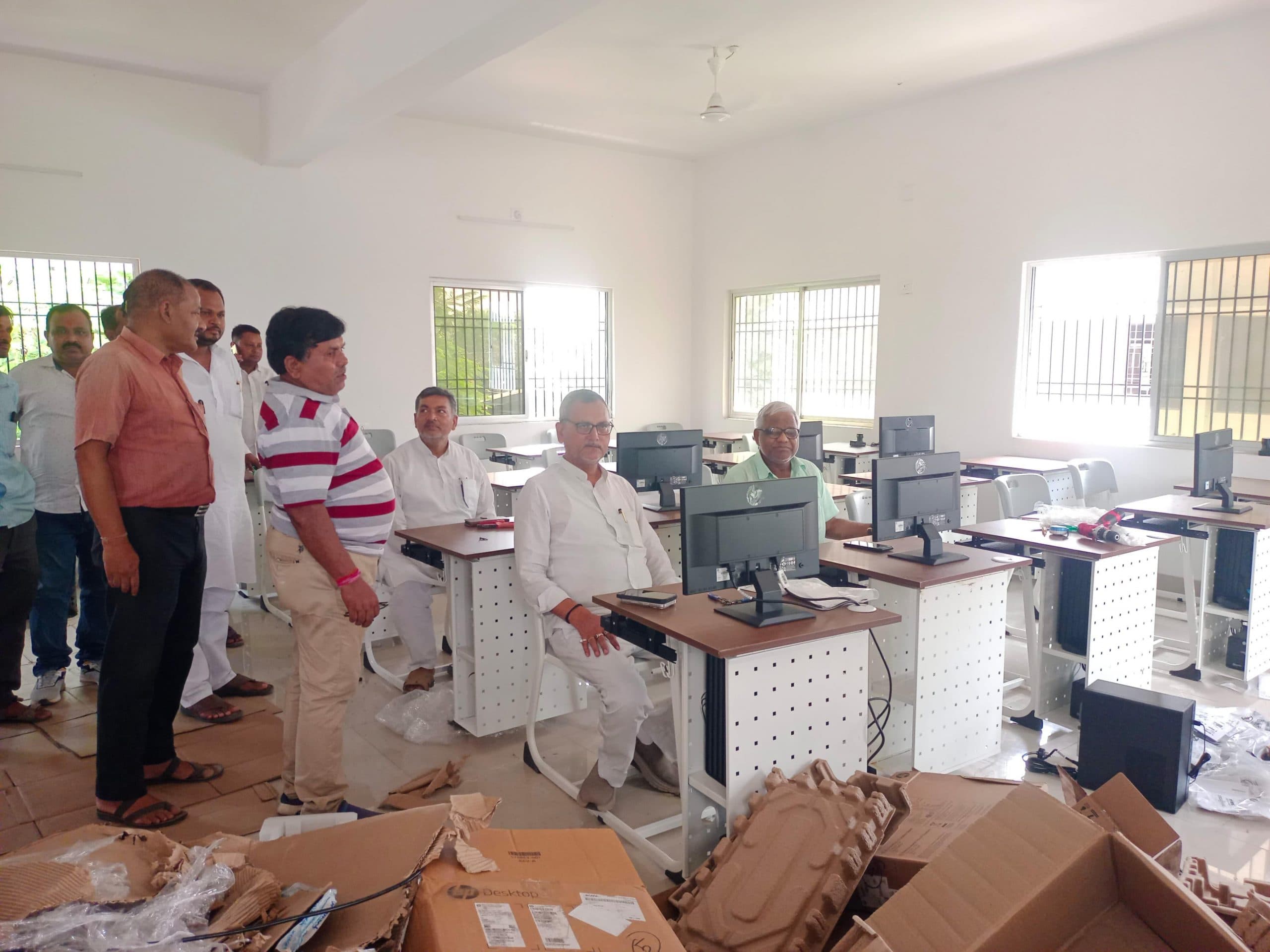 Darbhanga News: बिलट महथा आदर्श महाविद्यालय में आधुनिक तकनीक से शिक्षण को सरकार प्रतिबद्ध