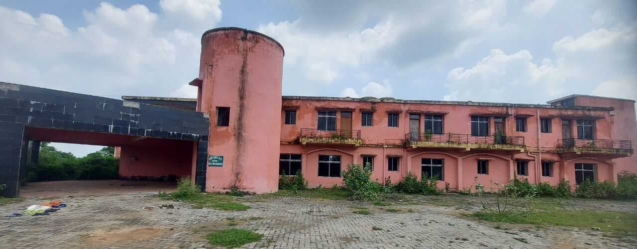 छह साल से बने मार्गीय सुविधा केंद्र का लाभ नहीं ले पा रहे पर्यटक व कांवरिये