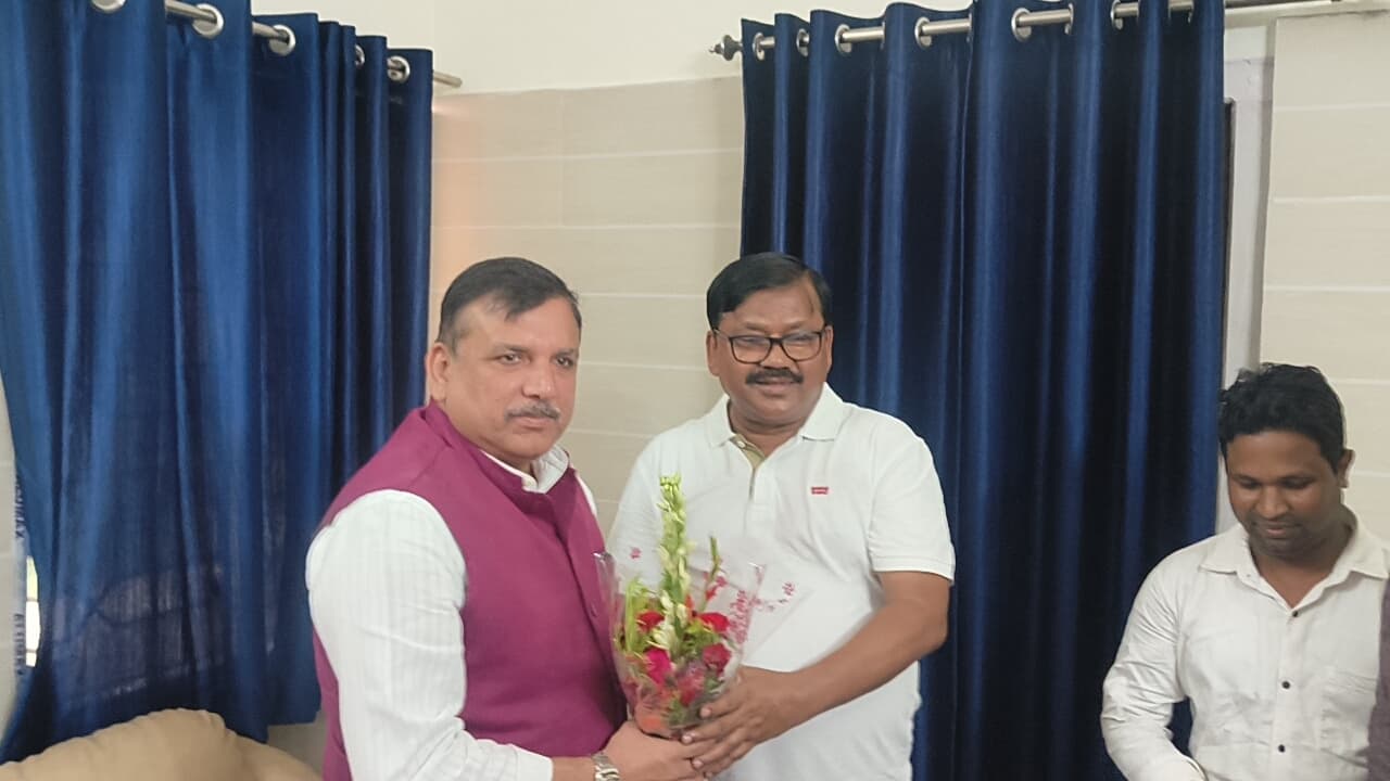 आप के राष्ट्रीय प्रवक्ता सांसद संजय सिंह का किया स्वागत