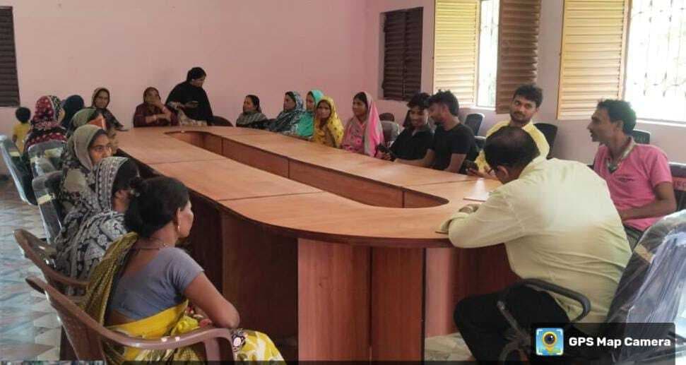 धरती आबा जागरुकता शिविर में आये पेंशन व राशन के आवेदन