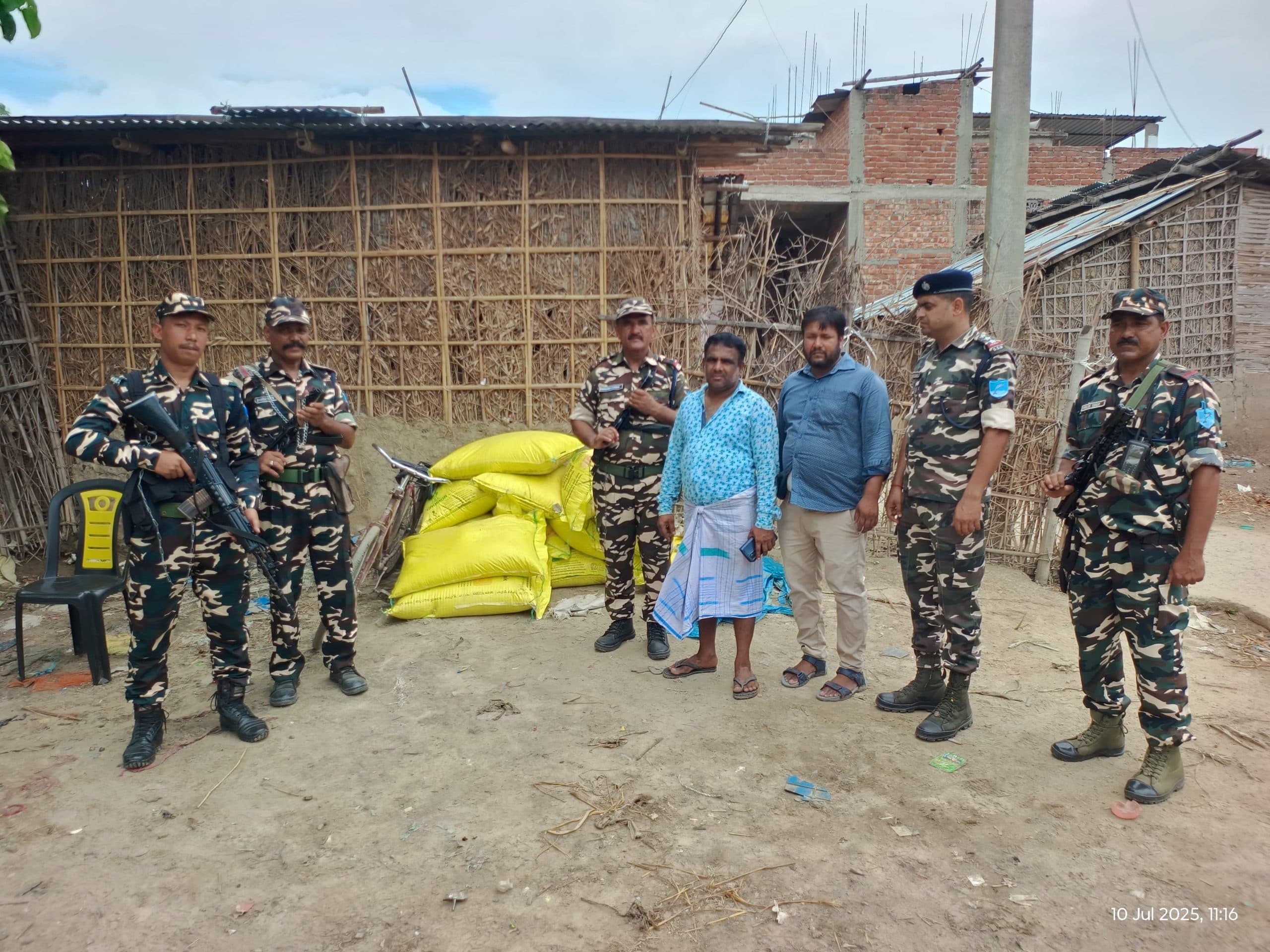 तस्करी का 105 बोरा यूरिया जब्त