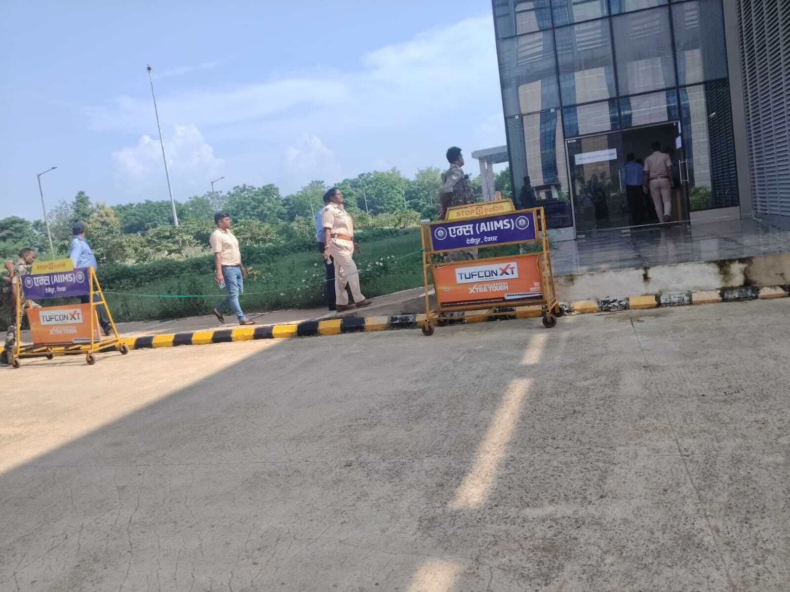 Deoghar News : एम्स के पांच मंजिला हॉस्टल से गिरने वाले एमबीबीएस के छात्र की मौत, तीन सदस्यीय जांच टीम गठित