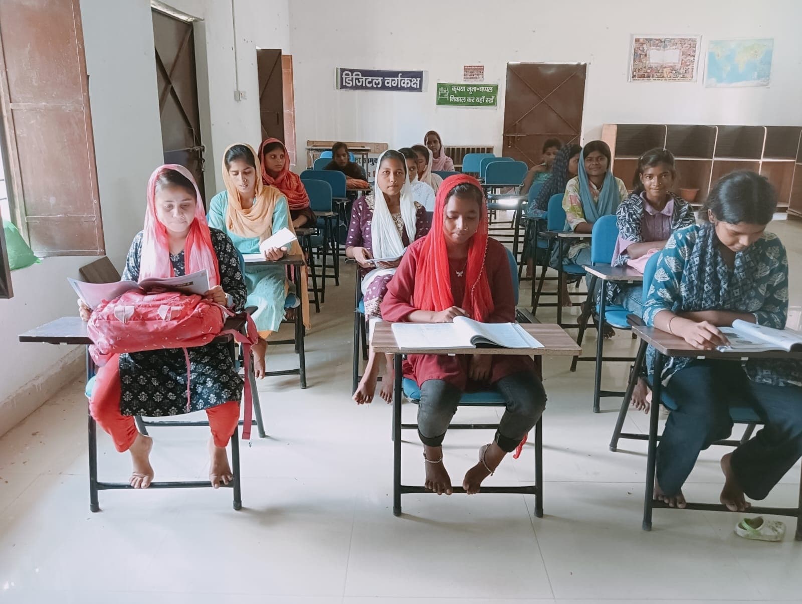 उपयोगी साबित हो रही जीविका दीदी की लाइब्रेरी