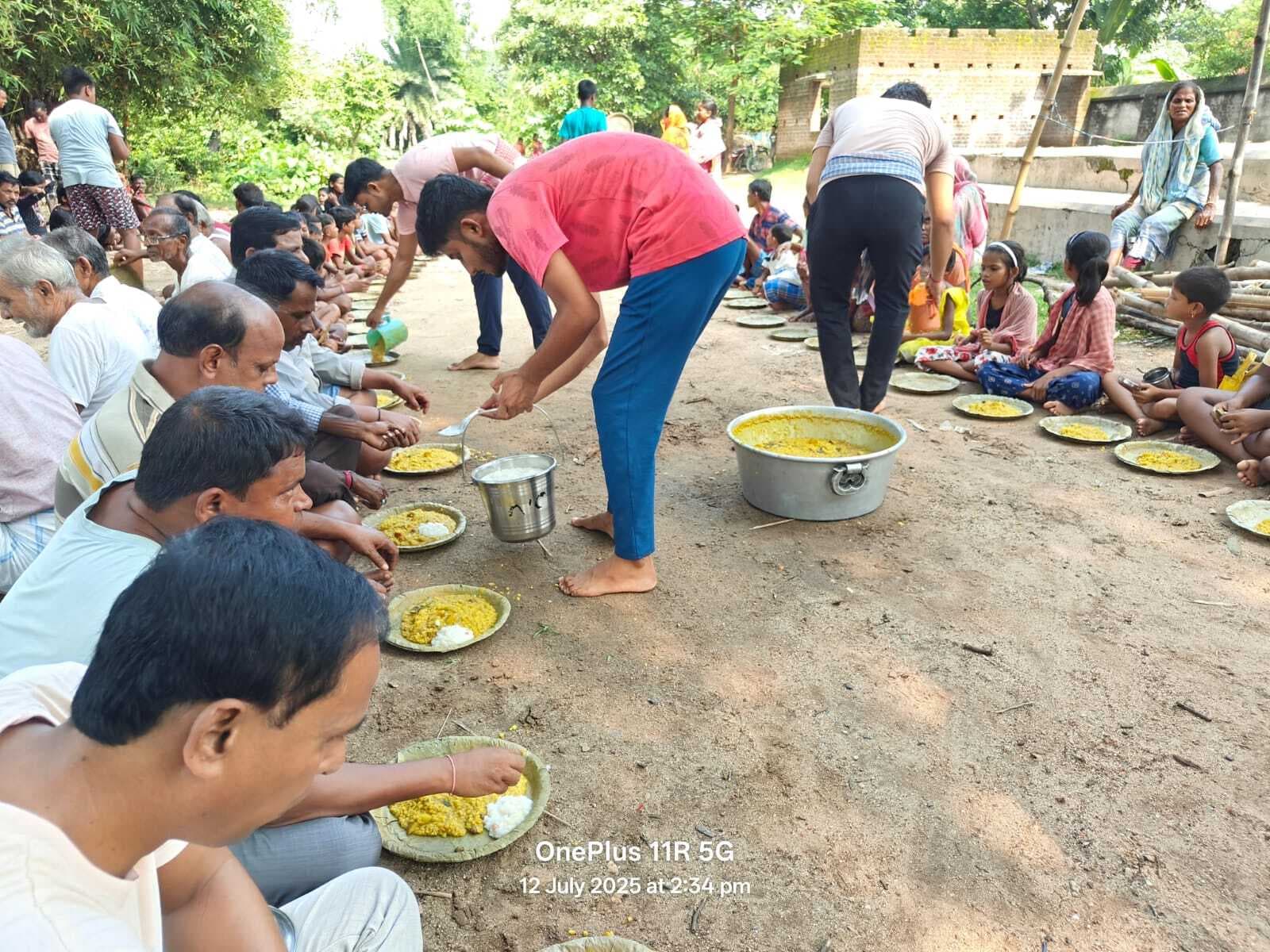 हाटतला में धूमधाम से हुई बाबा गोसांई की पूजा