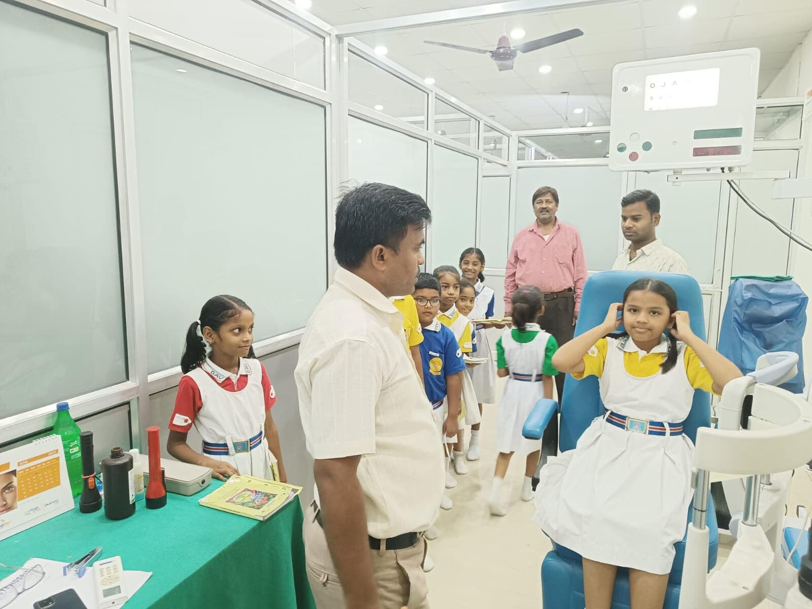 रोटरी क्लब गया की बैठक में नेत्र जांच शिविर और सामाजिक कार्यों की समीक्षा