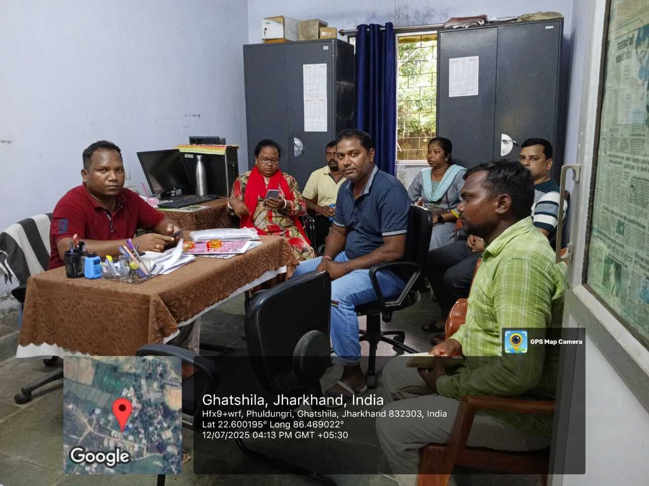 Jamshedpur news. घाटशिला प्रखंड के उल्दा पंचायत में किसानों के बीच अरहर का बीज वितरित