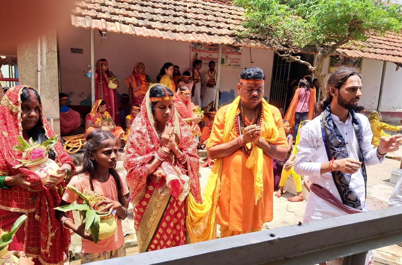 किऊल स्टेशन पर कांवरियों की भीड़, पुलिस ने बढ़ायी सुरक्षा