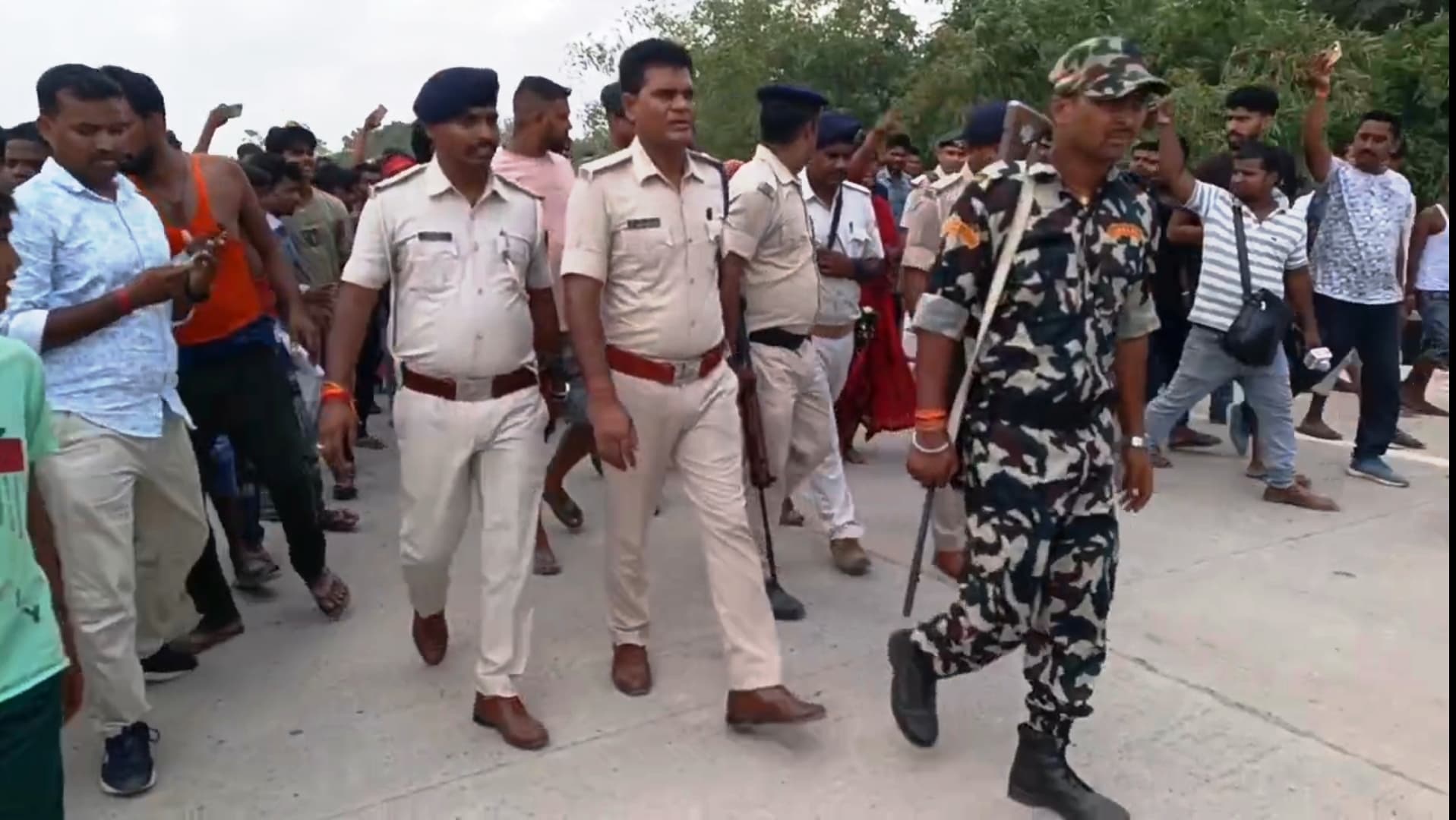 Madhubani News : पिरोखर में सड़क दुर्घटना के बाद करीब पांच घंटे तक चला हाई वोल्टेज ड्रामा