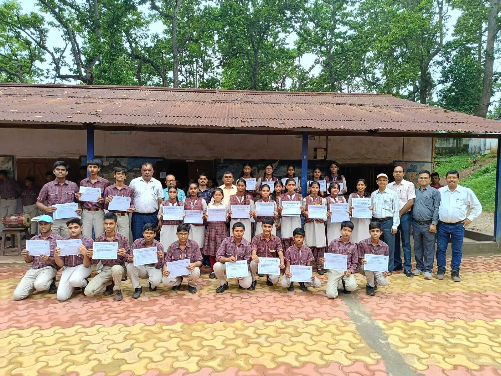 Chaibasa News : कड़ी मेहनत व ध्येय से ही मिलती है सफलता : डॉ शिव