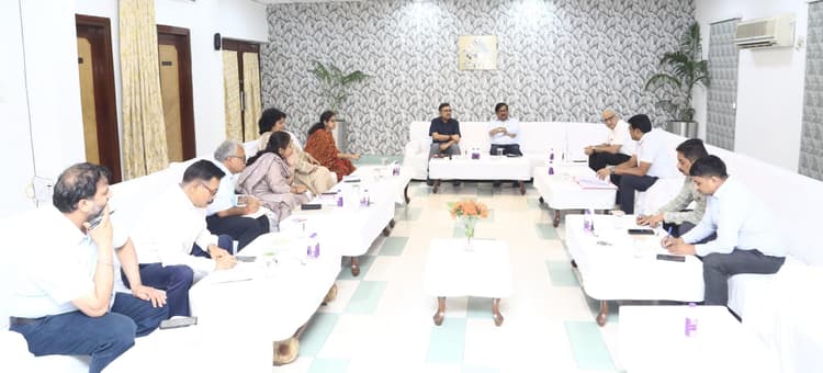 Bokaro News : प्रतियोगिता परीक्षा की तैयारी के लिए विस्थापित युवा को मिले कोचिंग