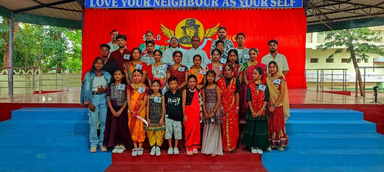 Chaibasa News : सांस्कृतिक कार्यक्रमों से निखरती है बच्चों की प्रतिभा