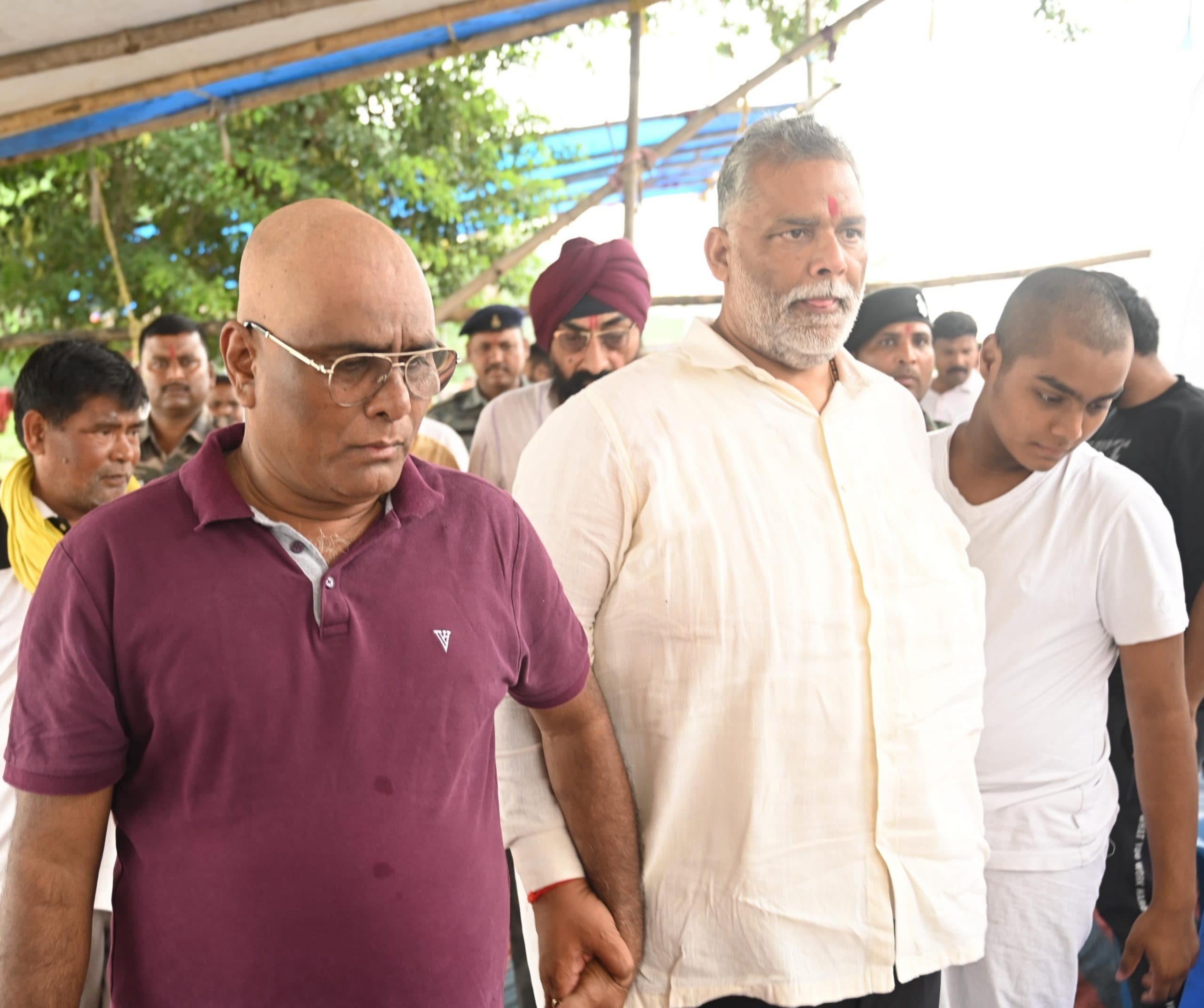 Bokaro News : मंत्री योगेंद्र प्रसाद के घर शोक जताने पहुंचे पप्पू यादव