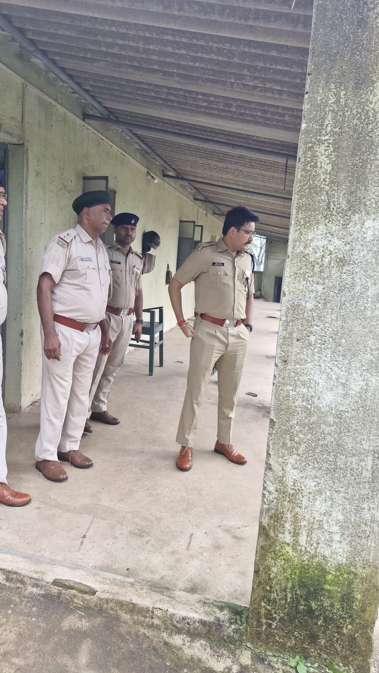 Bokaro News : एसपी ने अवैध धंधों पर नजर रखने का दिया निर्देश
