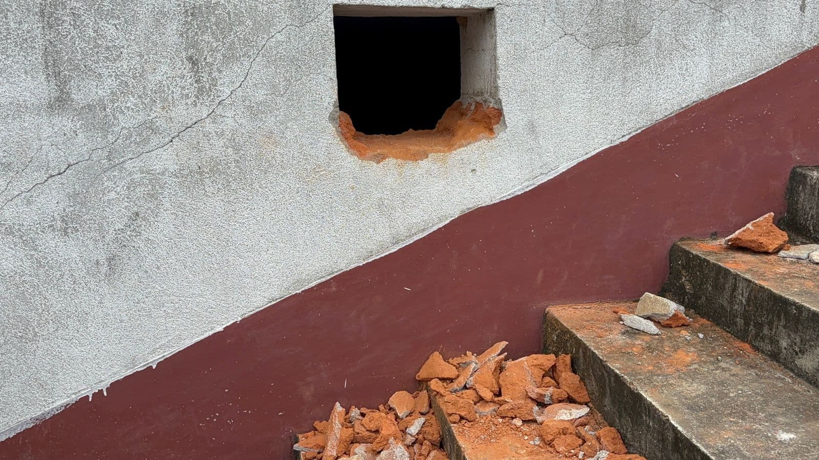 Giridih News :कोदंबरी में सेंधमारी कर 60 हजार के कांसा के बर्तन की चोरी