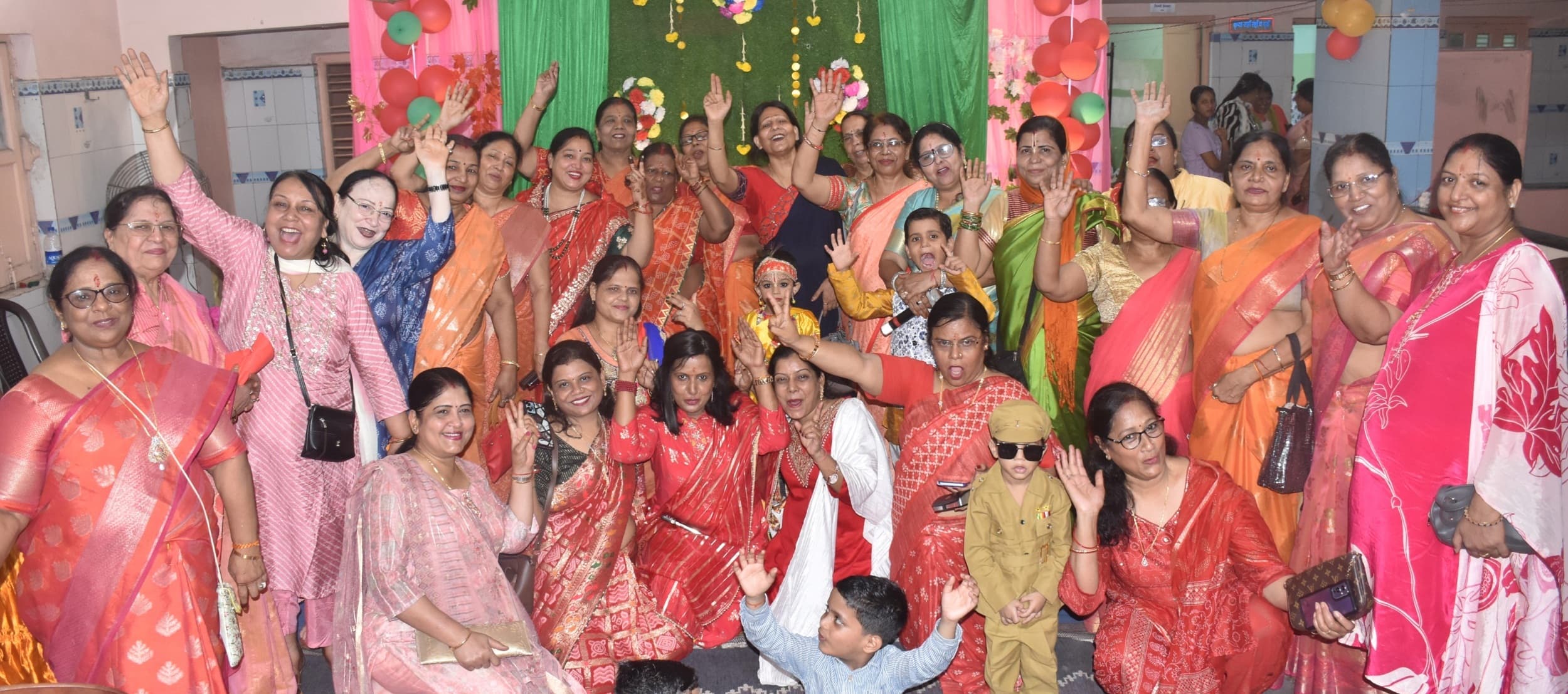 Bokaro News : सावन महोत्सव में भक्ति गीतों पर झूमी महिलाएं