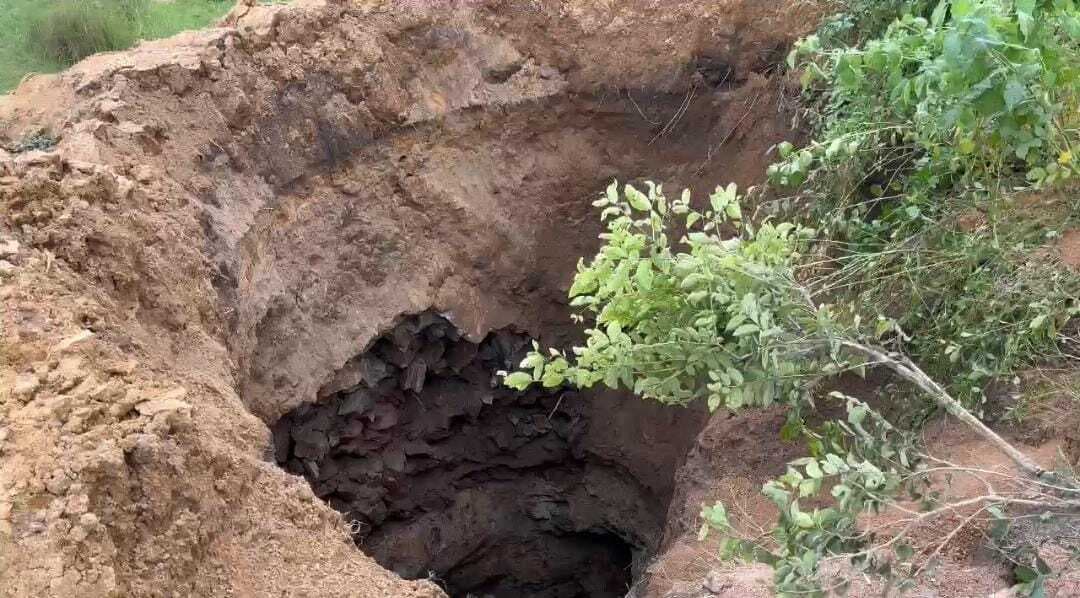 गिरिडीह-डुमरी सड़ के किनारे बना गोफ