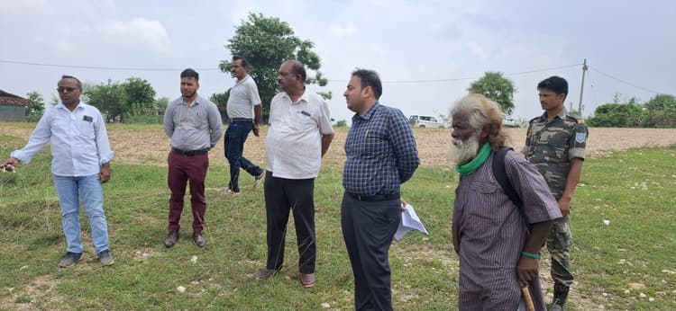 Giridih News : एसडीओ ने की घूस मांगे जाने की जांच