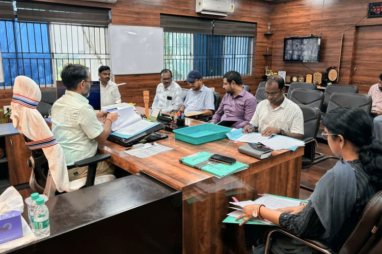 Giridih News : जरेडा से समन्वय स्थापित कर सोलर लाइट का क्रियान्वयन करायें