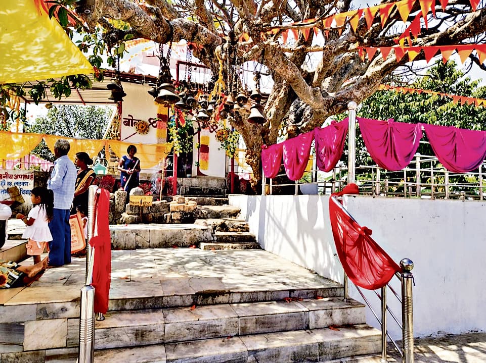 Ranchi News : खखपरता का प्राचीन शिव मंदिर बना आस्था का केंद्र