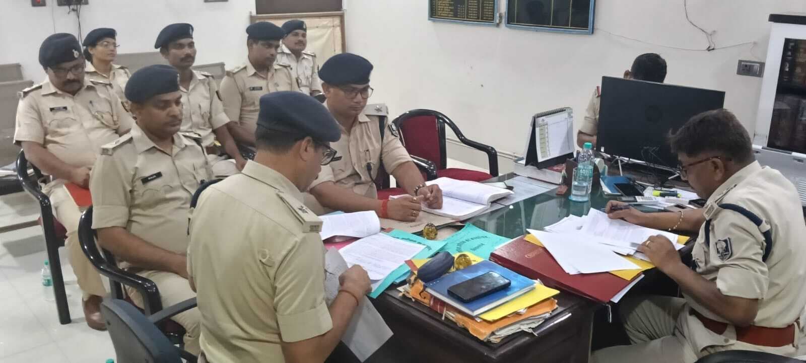 अवैध गतिविधियों पर नियंत्रण के लिए चलाएं विशेष अभियान