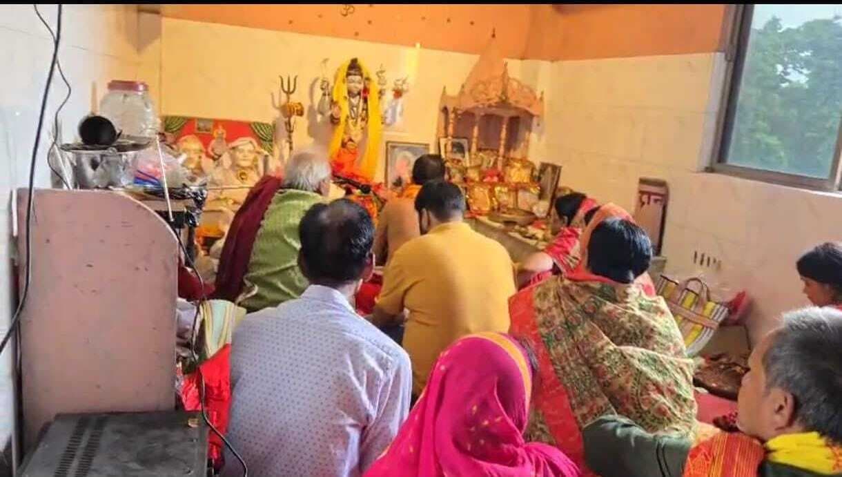 वैदिक मंत्रोच्चारण के बीच महाकाल की विशेष पूजा