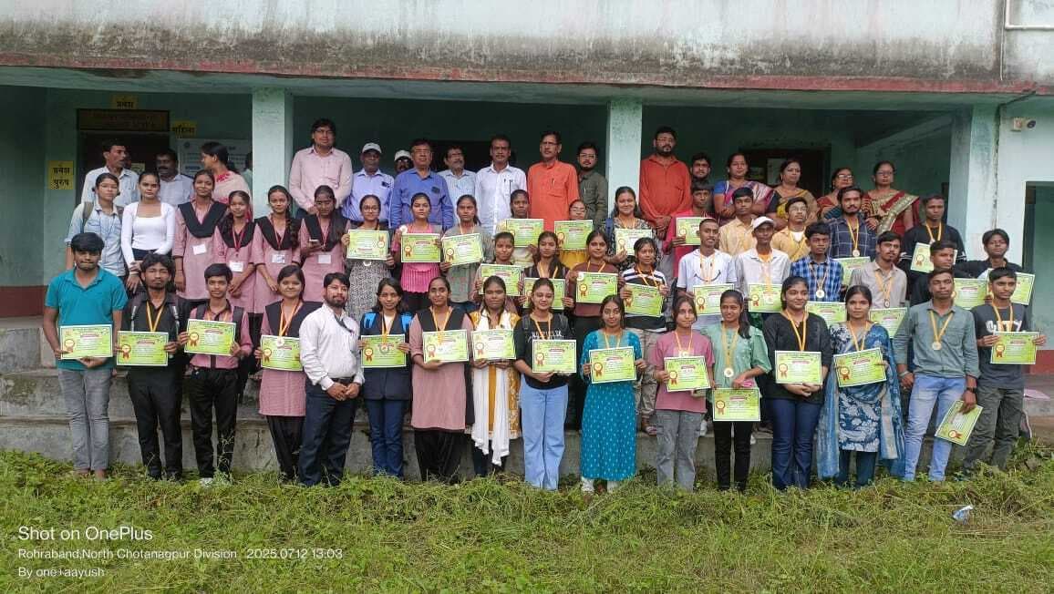 Dhanbad News: डॉ एसपीएम इंटर कॉलेज में प्रतिभा सम्मान समारोह