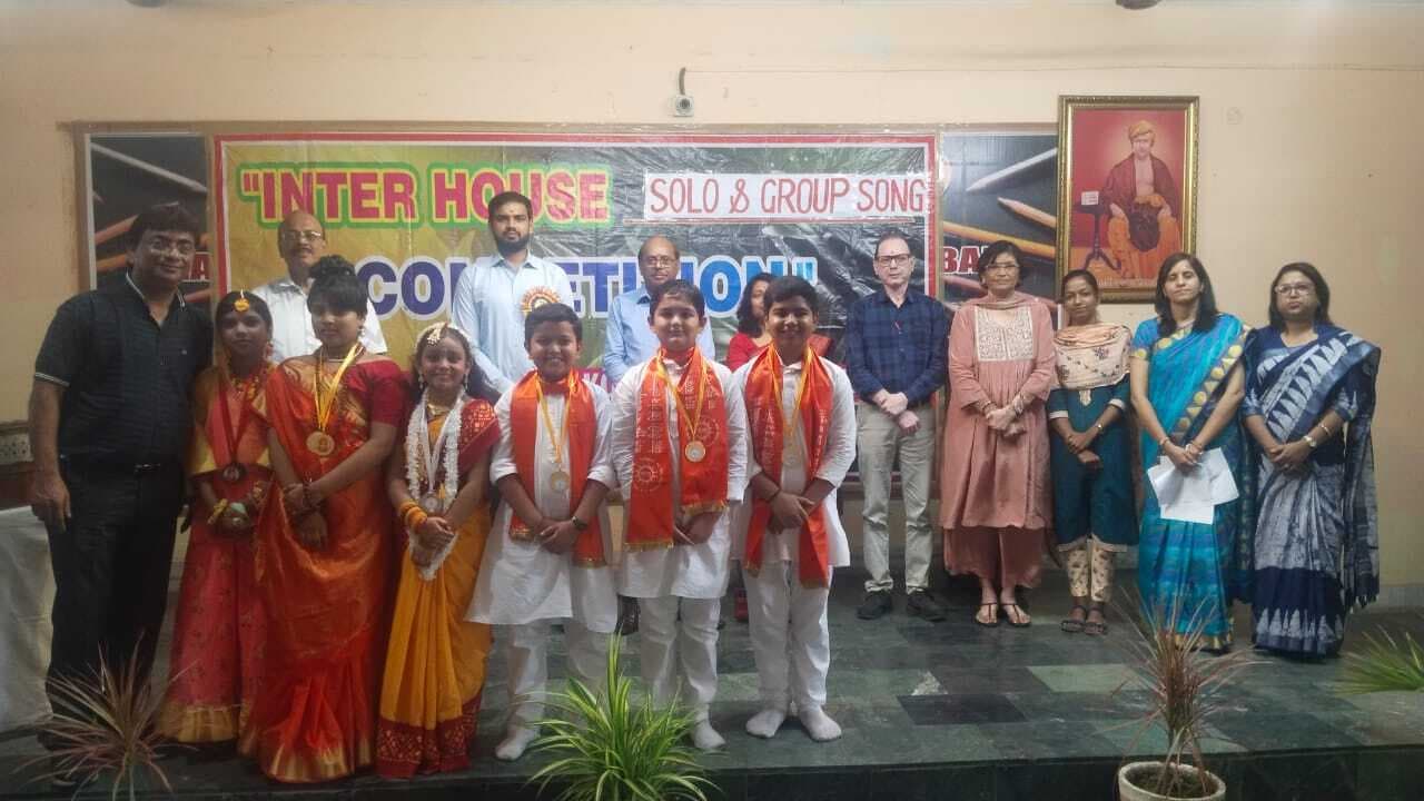 Dhanbad News: डीएवी कोयलानगर में गीत व वाद-विवाद प्रतियोगिता