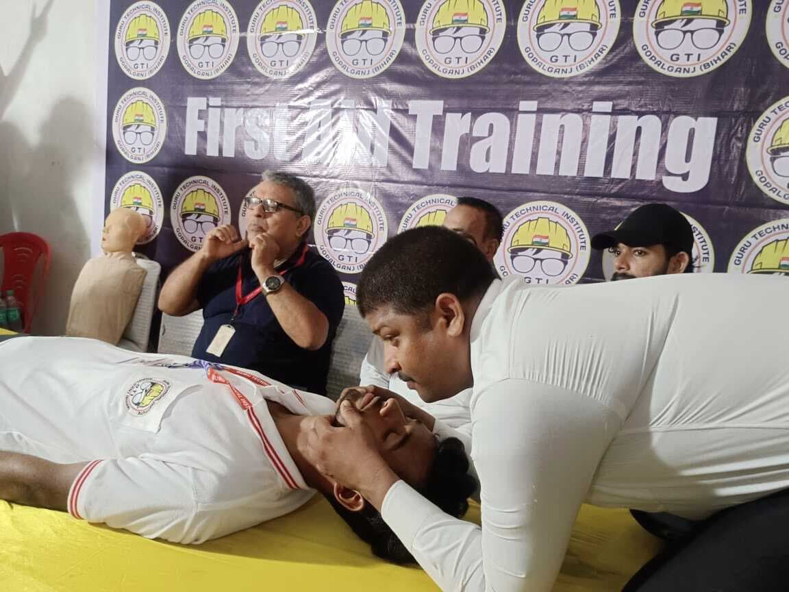 छात्रों को दी गयी जीवन रक्षक उपाय की ट्रेनिंग