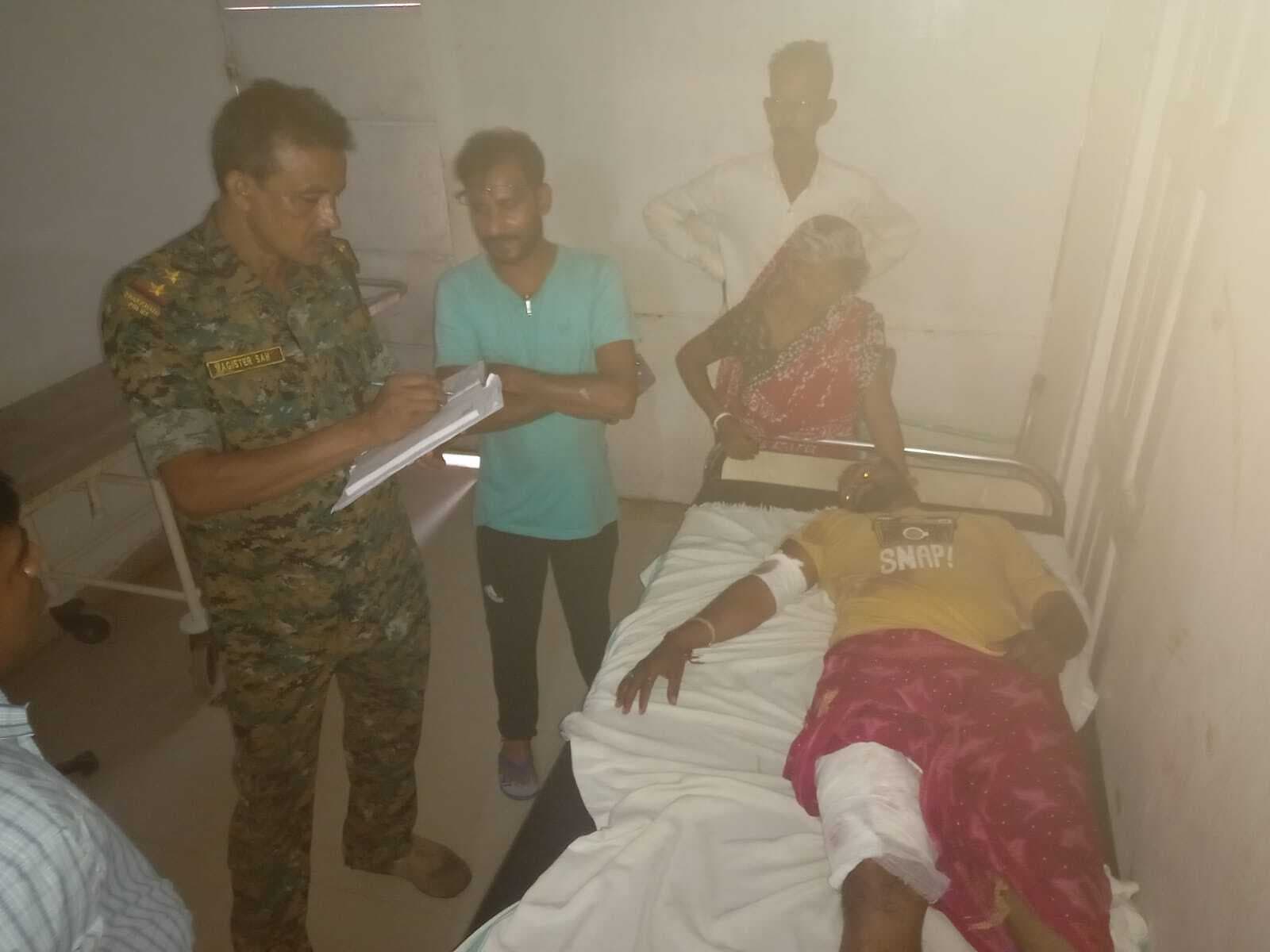 टैक्टर ने डिलिवरी एजेंट को मारा धक्का, रेफर