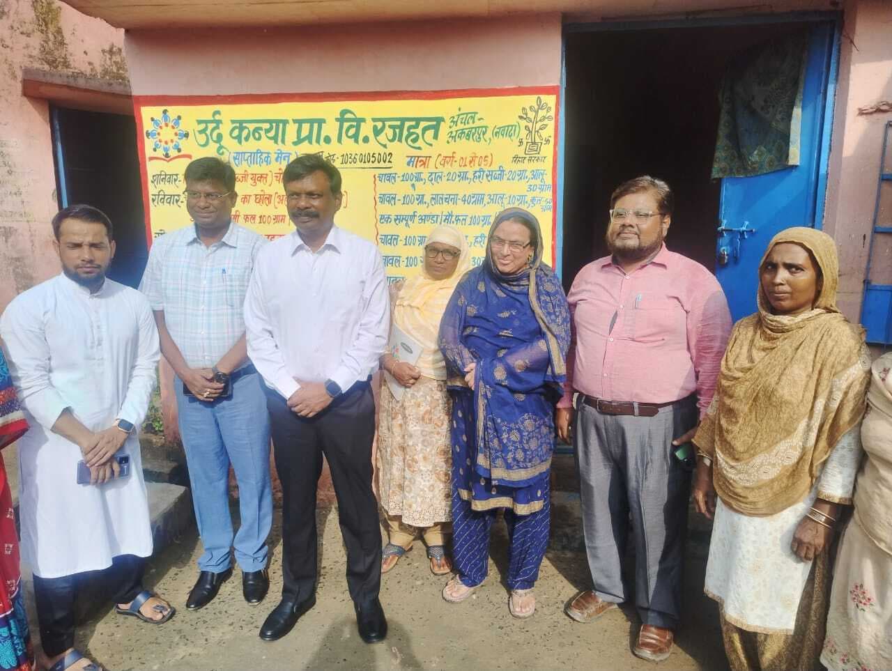 शिक्षा विभाग के अपर सचिव ने किया रजहत में दो स्कूलों का निरीक्षण फोटो