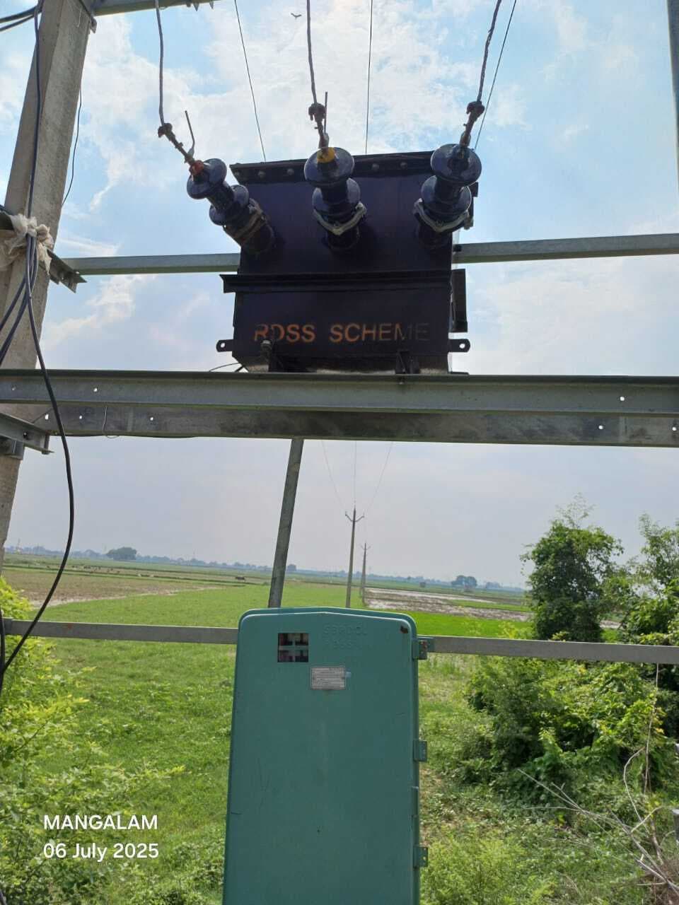 आकाशीय बिजली से जले ट्रांसफाॅर्मर को बदलने में विभाग नहीं ले रहा है रुचि