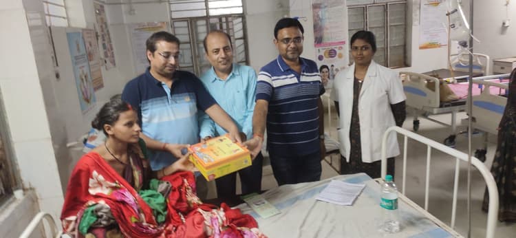 डीएम के निर्देश पर रात में सामुदायिक स्वास्थ्य केंद्र की हुई जांच